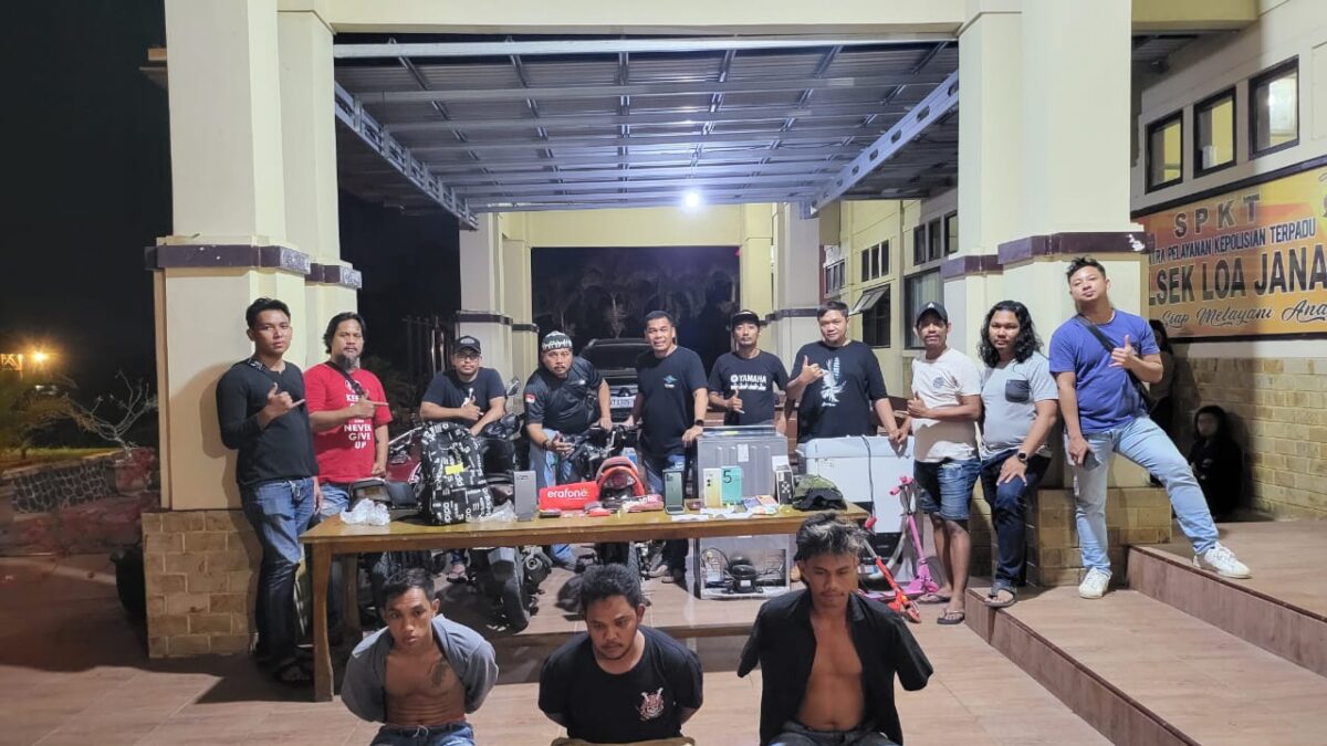 FM, DF, dan AG beserta barang bukti, saat diamankan di polsek Loa Janan