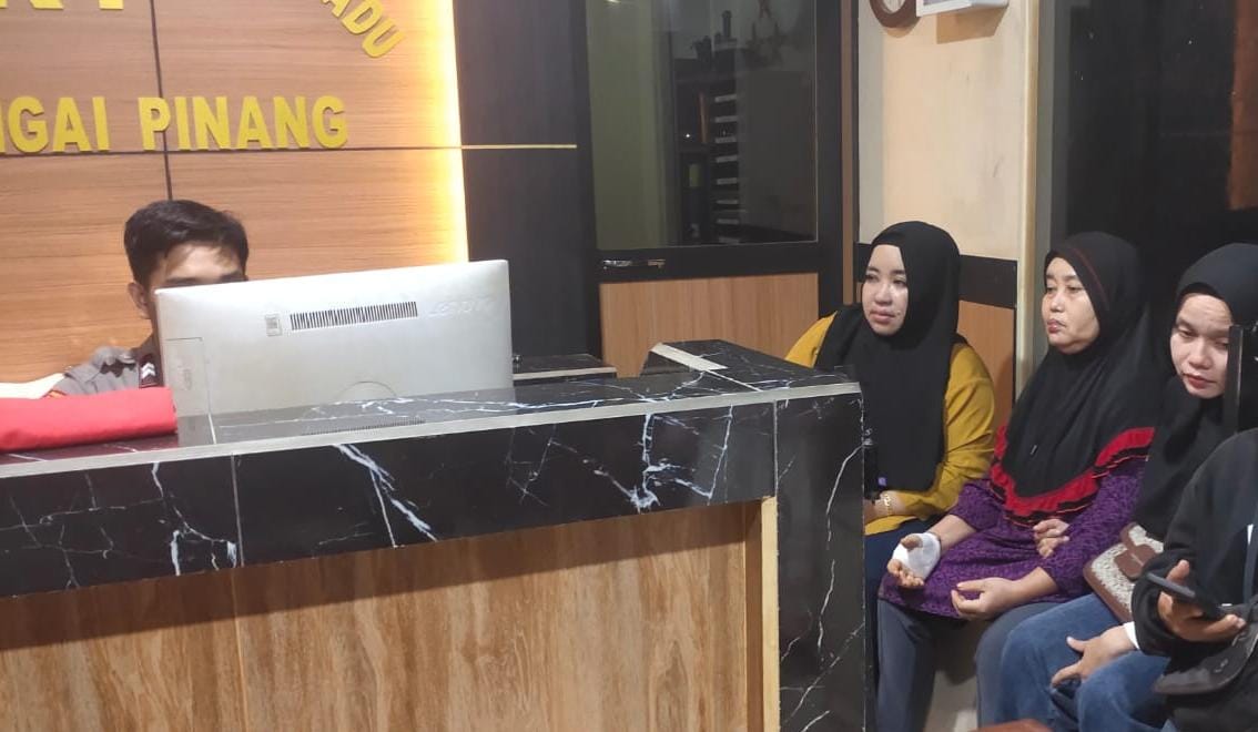 Suharti saat melaporkan kejadian penganiayaan yang dialaminya (Foto: Istimewa)