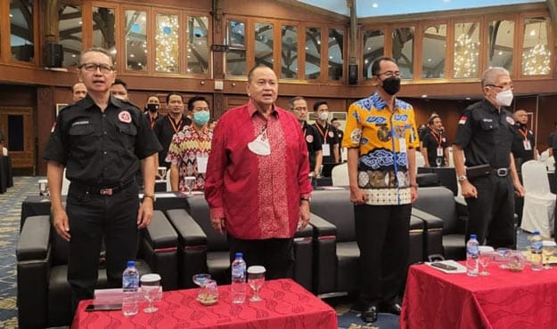 Emir Moeis (baju merah) ketua umum GPM yang baru (foto ist)