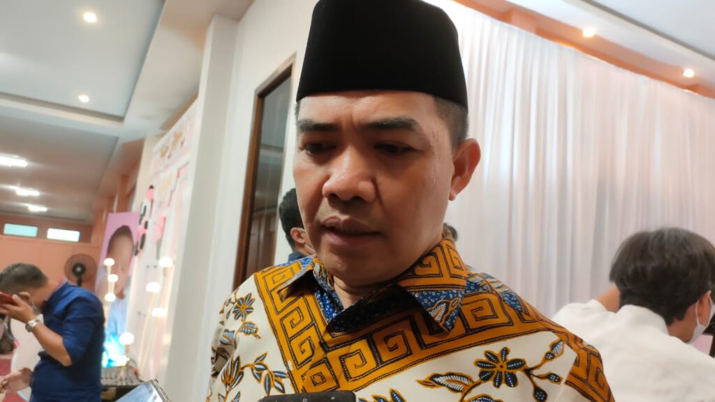 Wali Kota Samarinda Andi Harun saat diwawancara awak media