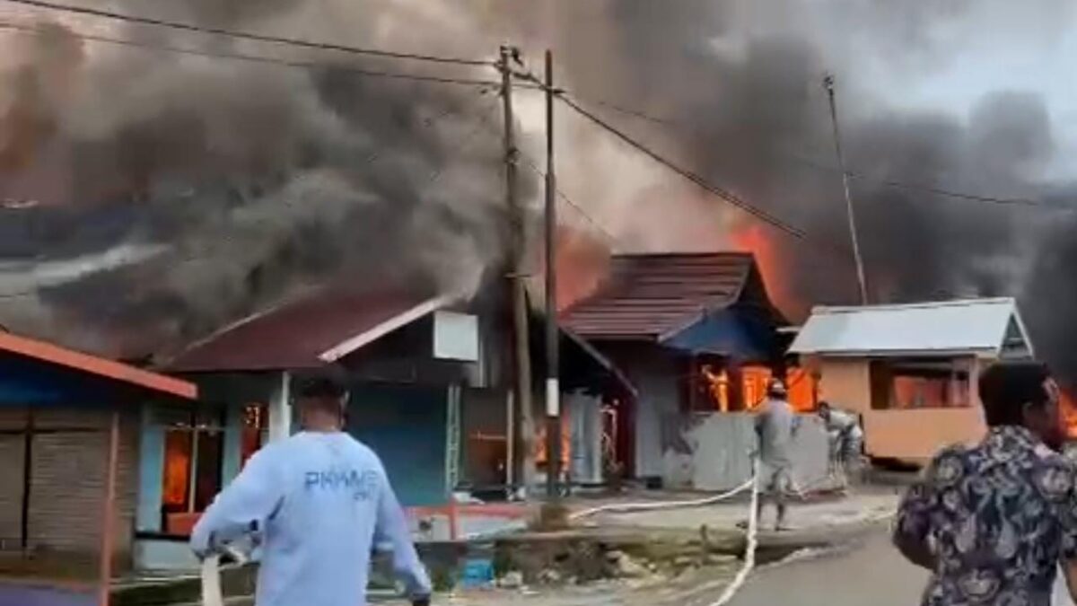 Situasi kebakaran di Kilometer 10 desa Purwajaya pada Jum'at (02/12/2022)