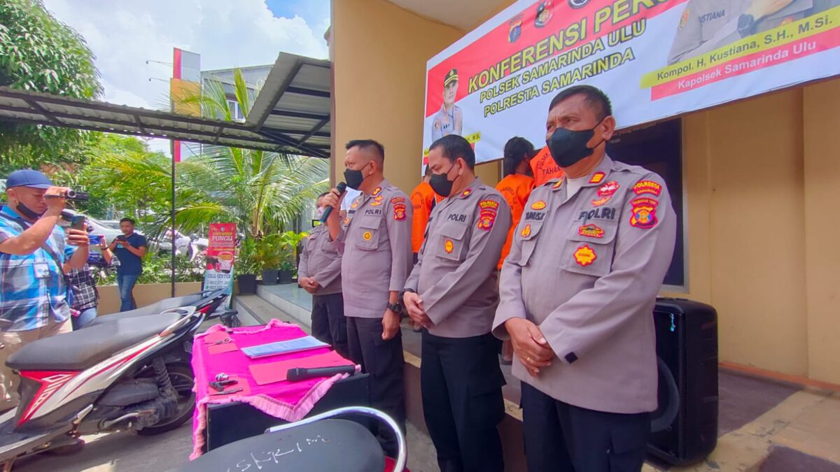 Dedy Sofyan dan Ermi Rahmawati setelah diamankan anggota polresta Samarinda beserta barang bukti