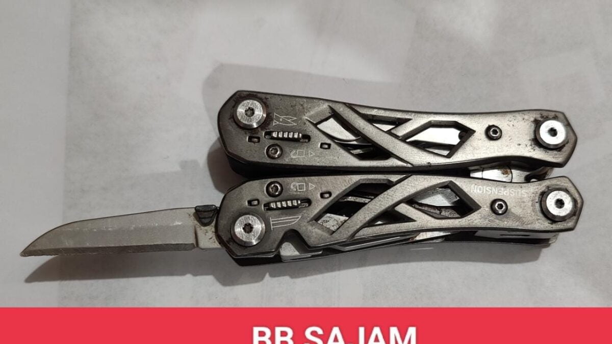 Barang bukti sajam yang diamankan dari pelaku SR (Foto : Istimewa)