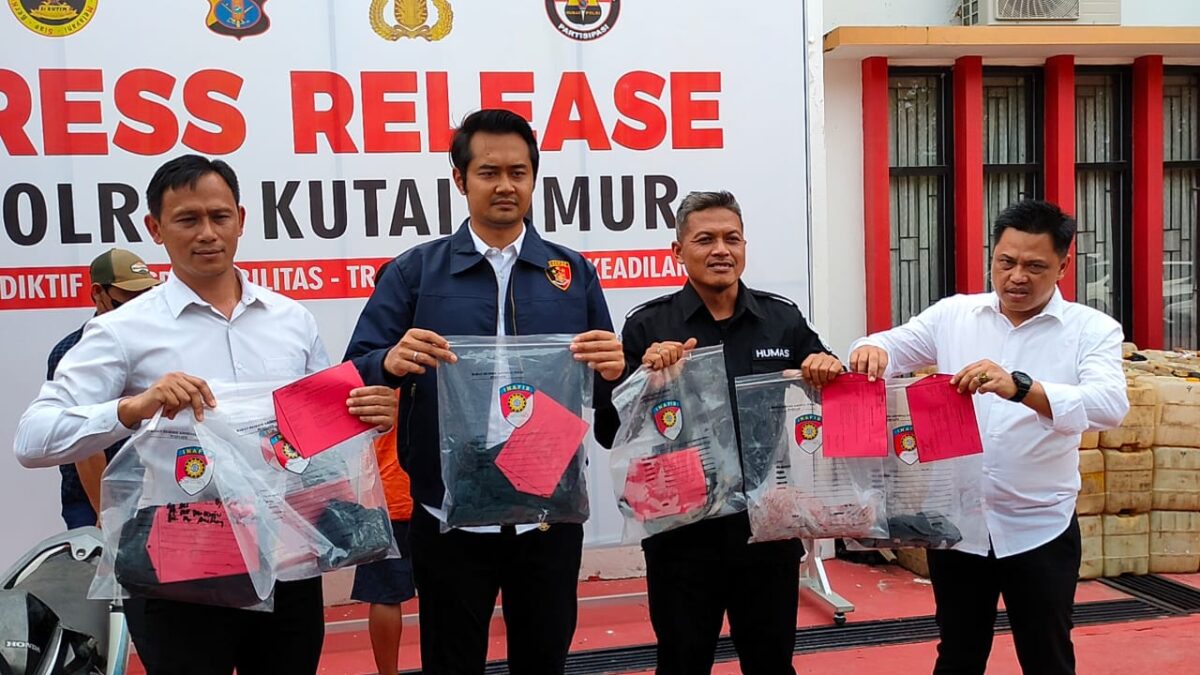 Tim kepolisian polres Kutim saat melakukan release kasus pencabulan dan pembunuhan (Foto: Istimewa)