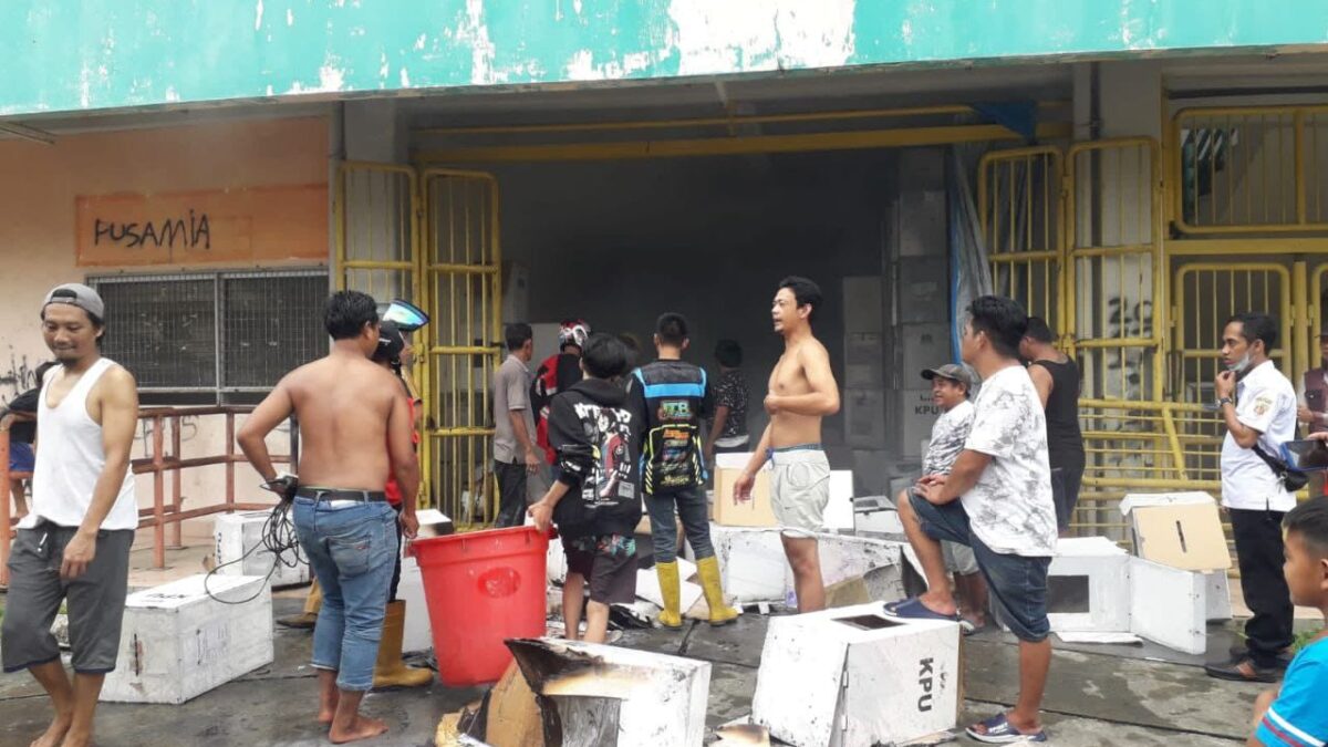 Gudang milik KPU Samarinda yang terbakar, Selasa, 24-01-2022 (Foto: Istimewa)