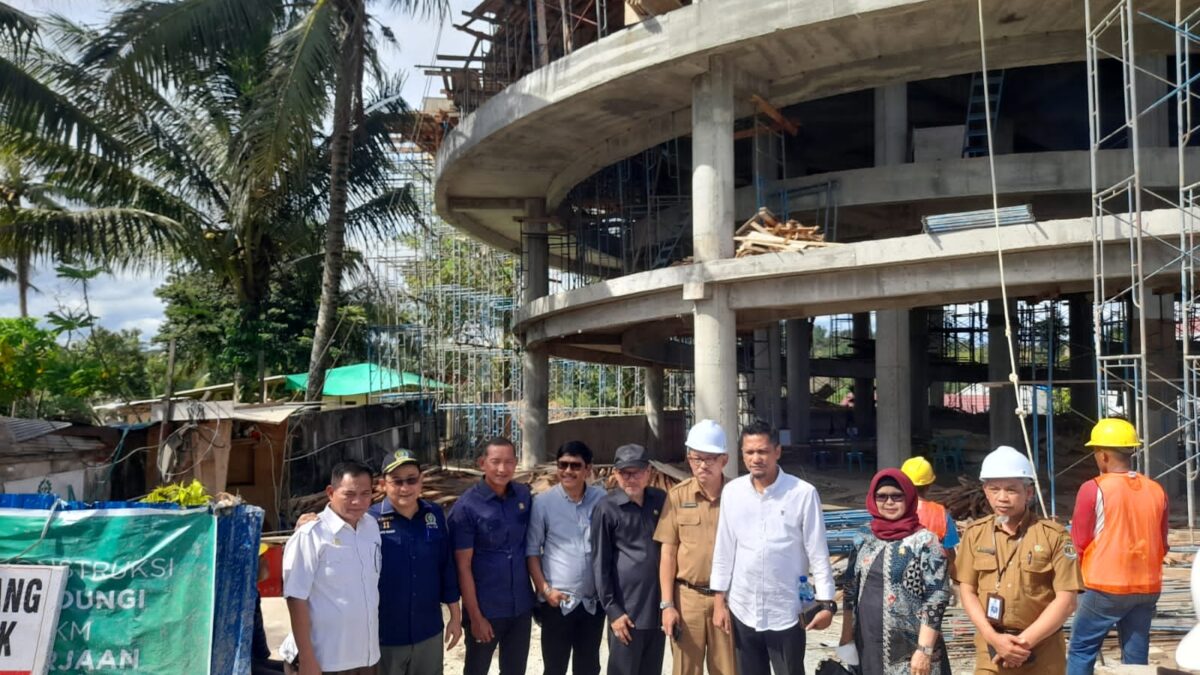 Komisi II DPRD Kaltim melakukan sidak atas pembangunan gedung Galeri UMKM Kaltim (Foto: Istimewa)