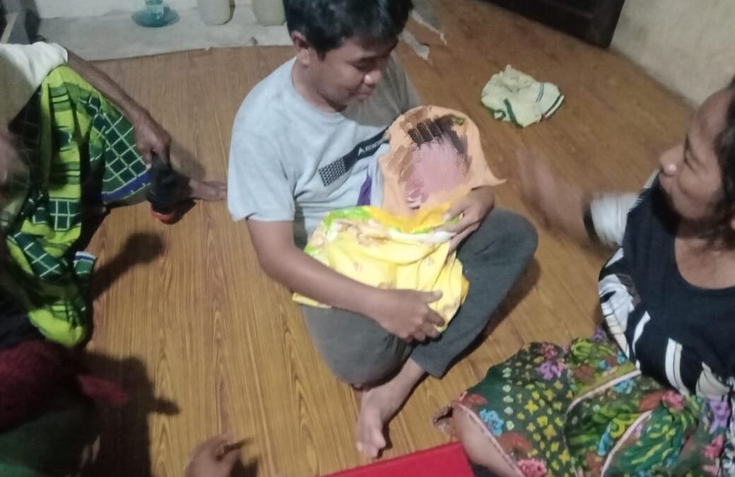 Bayi laki-laki yang ditemukan dibelakan rumah warga (Foto: Istimewa)