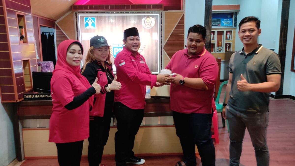 Penyerahan extra fooding oleh DPD PDI Perjuangan kepada Rutan Klas IIA Samarinda (Foto: Apr/Klausa)