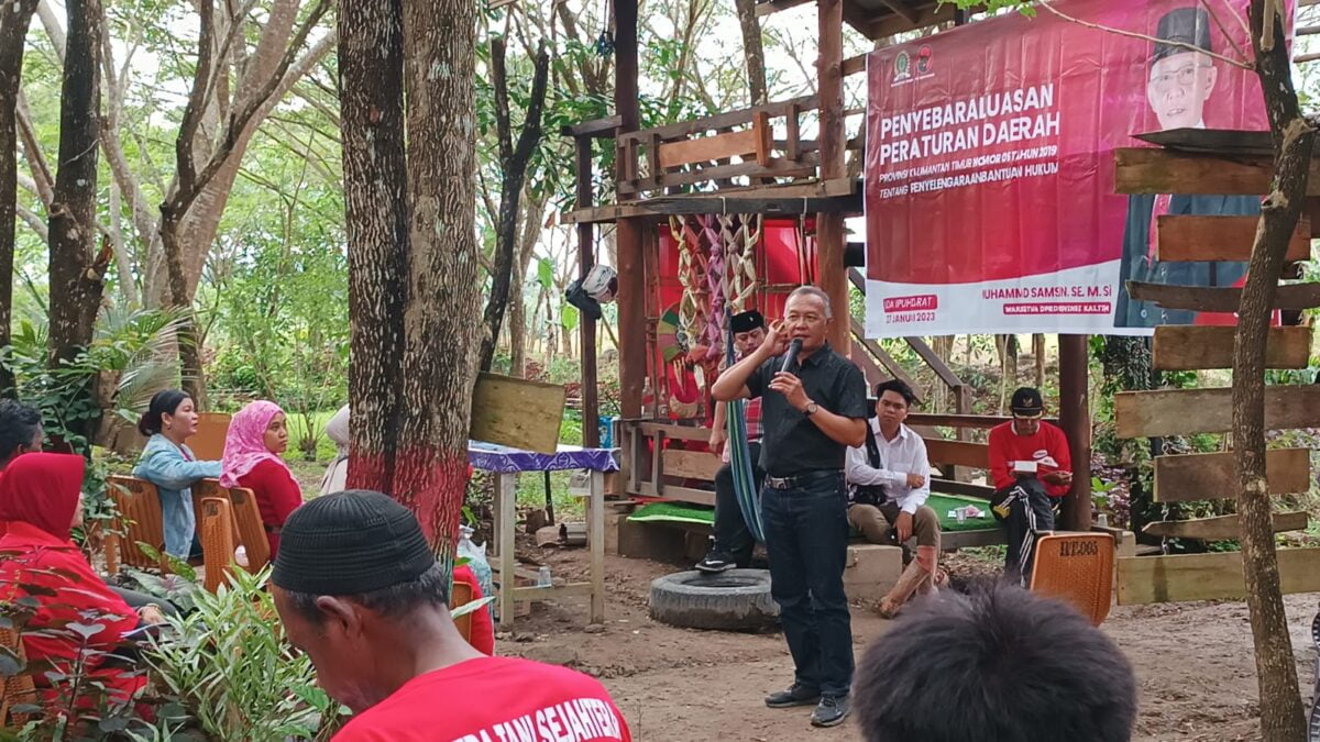 Wakil Ketua DPRD Kaltim, Muhammad Samsun, memberikan sosialisasi tentang Perda Bantuan Hukum (Foto: Istimewa)