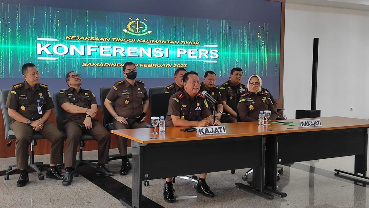 Kajati Kaltim, Hari Setiyono saat meenggelar konferensi pers (Foto: Apr/Klausa)
