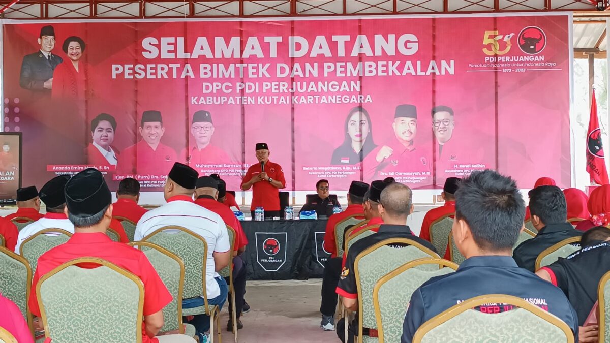 Wakil Ketua DPRD Kaltim, Muhammad Samsun saat mengisi Bimtek di Kelurahan Kuala Samboja (Foto: Istimewa)