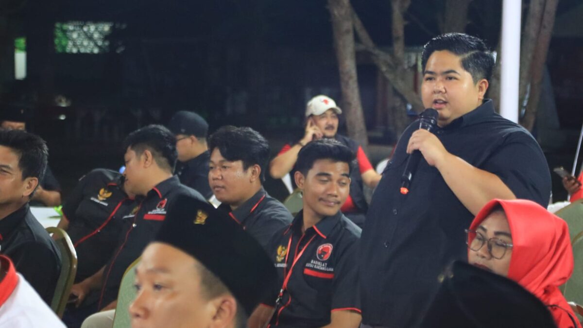Sekretaris DPD PDI Perjuangan Kaltim Ananda Emira Moeis saat mengisi materi Bimtek kepada para kader. (Foto : Klausa.co)