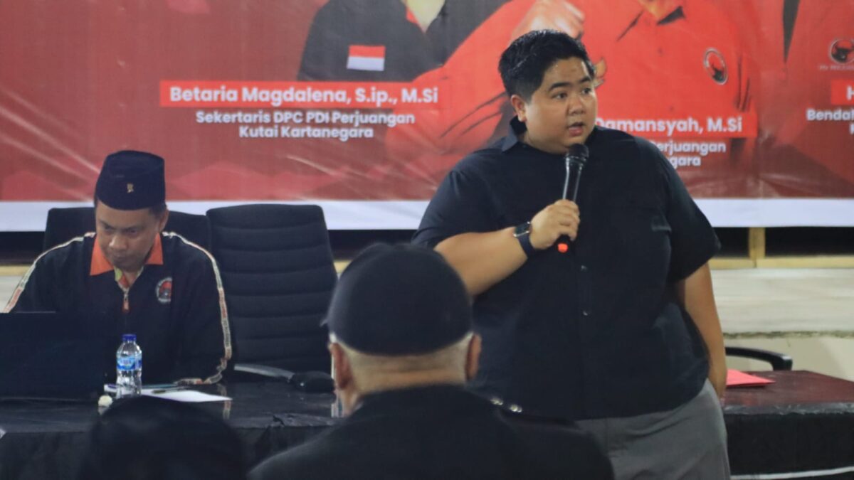 Sekretaris DPD PDI Perjuangan Kaltim Ananda Emira Moeis saat mengisi materi Bimtek kepada para kader. (Foto : Klausa.co)