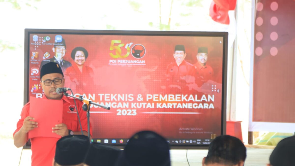 Rahmat Dermawan saat membacakan Dedication of Life (Foto: Klausa)