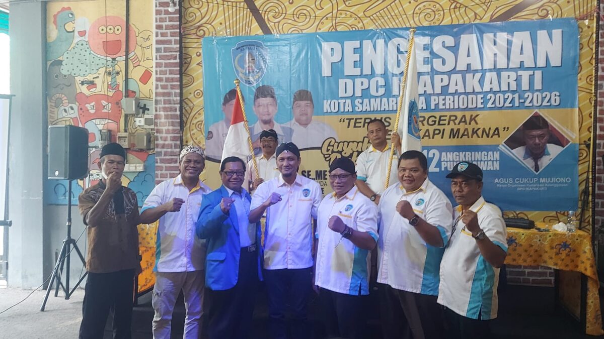 Foto bersama usai pelantikan DPC Ikapakarti (Foto: Apr/Klausa)