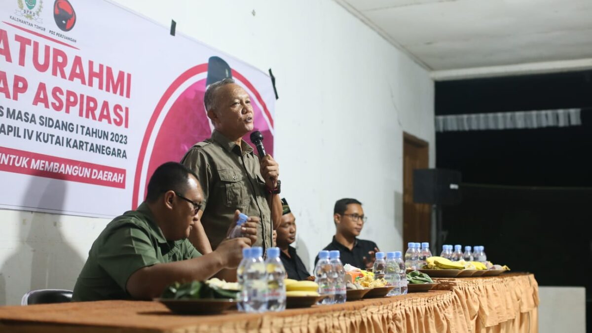 Wakil Ketua DPRD Kaltim, Muhammad Samsun saat mengisi reses di desa Kota Bangun 2 (Foto: Klausa)
