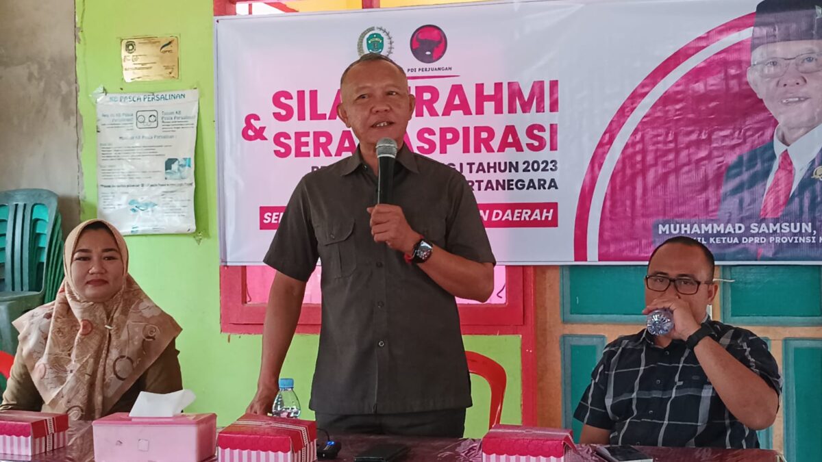 Muhammad Samsun Wakil Ketua DPRD Kaltim Bersama Tenaga Ahli DPRD Kaltim Rahmat Dermawan, Di Dampingi Lurah Sanga sanga Dalam Sri Wahyuni Ermawati (Foto: Klausa)