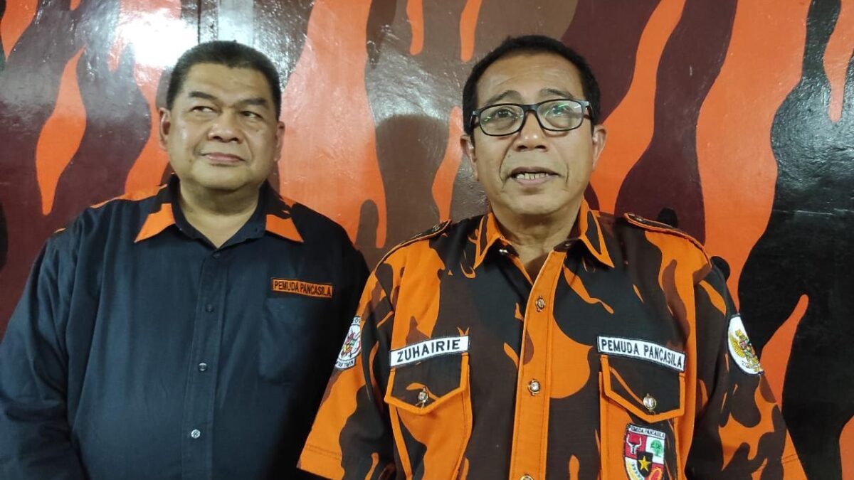 Sekretaris PP Kaltim Awang Yacoub Luthman (Kiri) saat di wawancarai awak media (Foto: Klausa)
