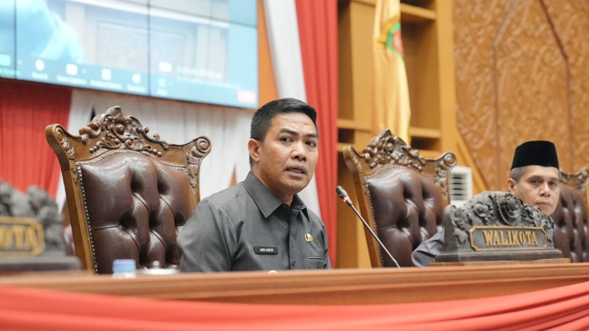Wali Kota Andi Harun angkat bicara dalam Rapat Paripurna DPRD Kota Samarinda Masa Sidang Satu Tahun 2023 dengan agenda Pengesahan Raperda RTRW Tahun 2022-2042. (Foto: Klausa