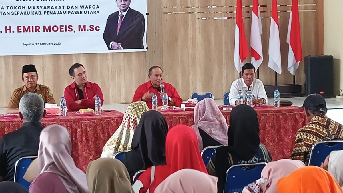 Silaturrahmi bakal calon anggota DPD RI, Emir Moeis di Desa Argo Mulyo (Foto: Klausa)