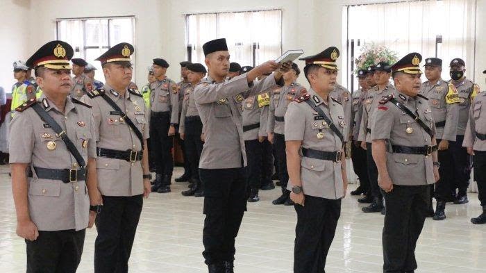 Proses pelantikan Kasat Reskrim dan dua Kapolsek (Foto: istimewa)