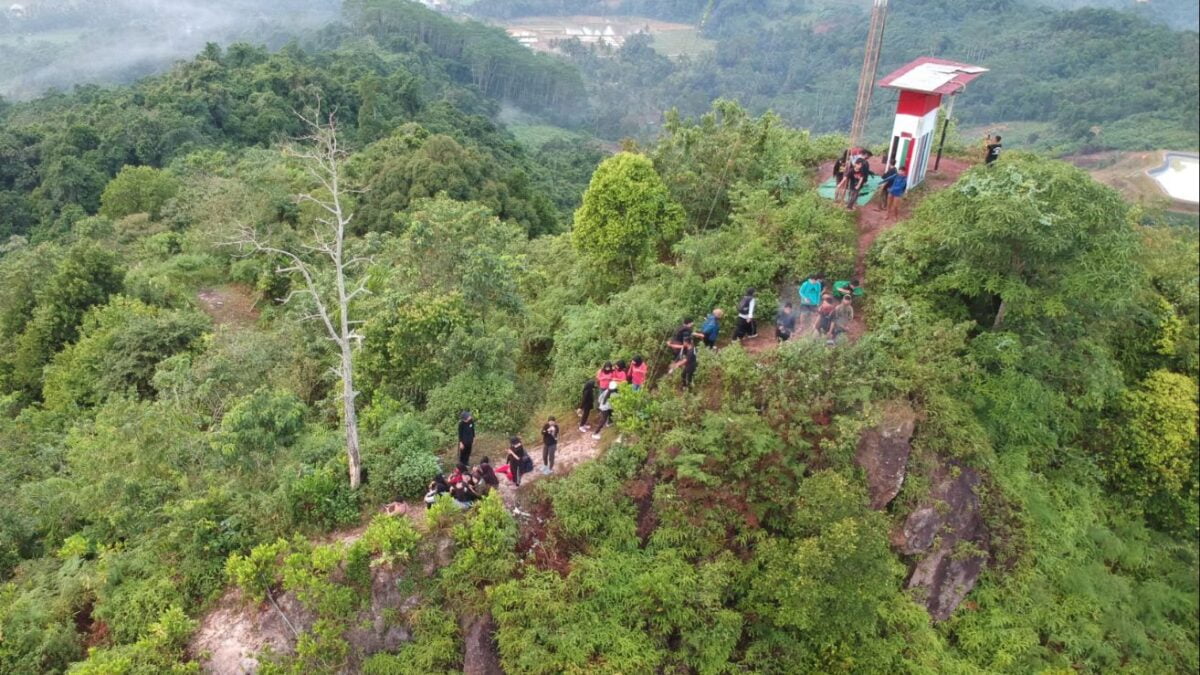 Kawasan wisata Puncak Bukit Biru (Foto: klausa.co)