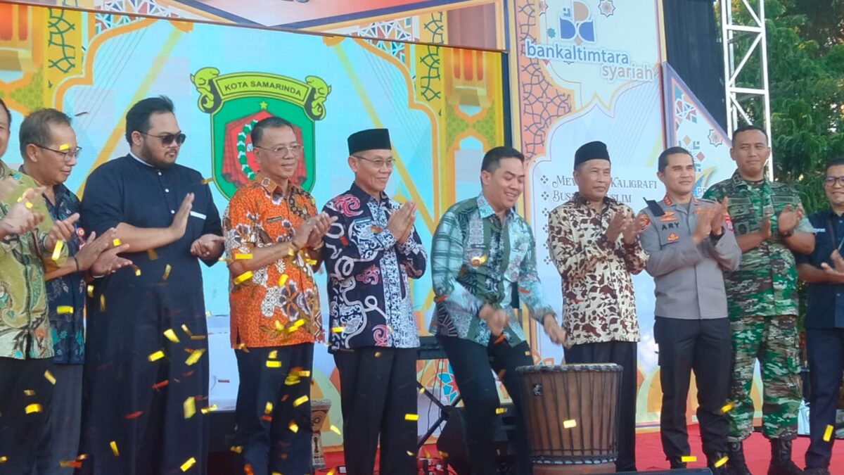 Wali Kota Samarinda, Andi Harun saat meresmikan pembukaan wiisata belanja Ramadan (Foto : Klausa.co)