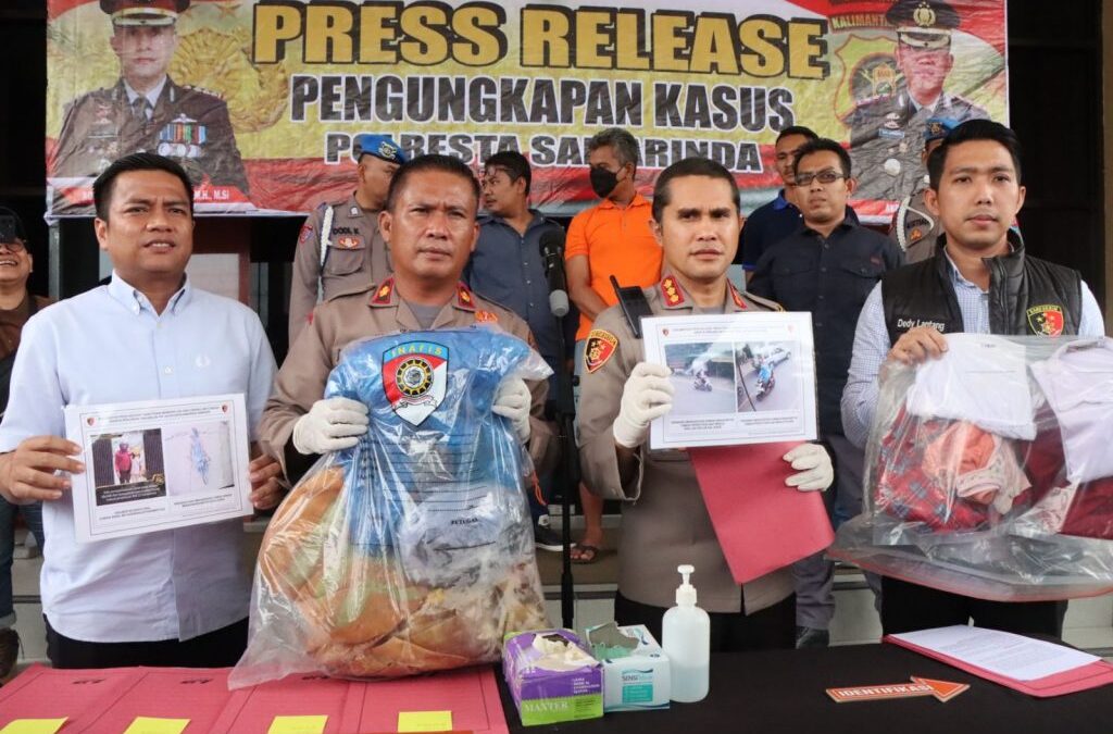 Pelaku dan barang bukti yg berhasil diamankan oleh petugas kepolisian (Foto: Klausa)
