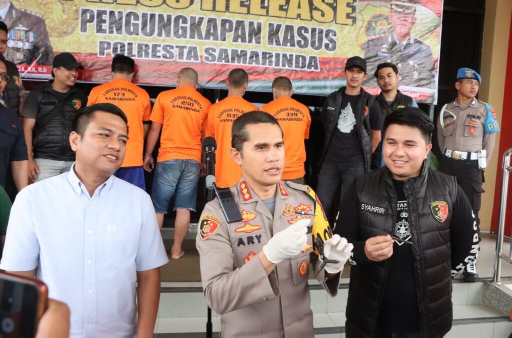 Kombes Pol Ary Fadli menerangkan kronologi pencurian yang dilakukan para pelaku (Foto: Klausa)