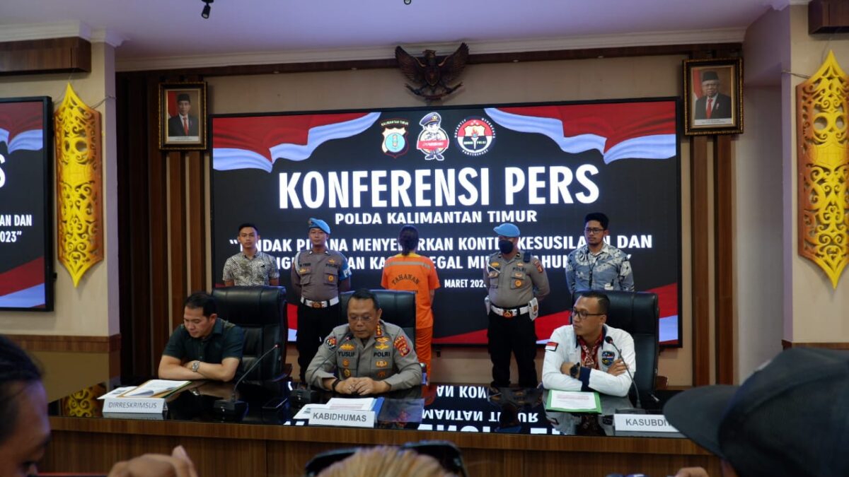 Seorang waria yang ditangkap polisi akibat menyebarkan video mesum (Foto: istimewa)