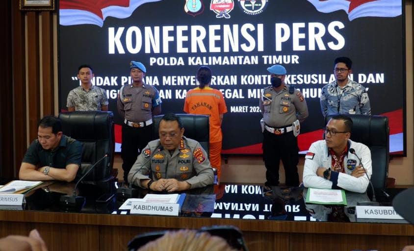 Seorang waria yang ditangkap polisi akibat menyebarkan video mesum (Foto: istimewa)