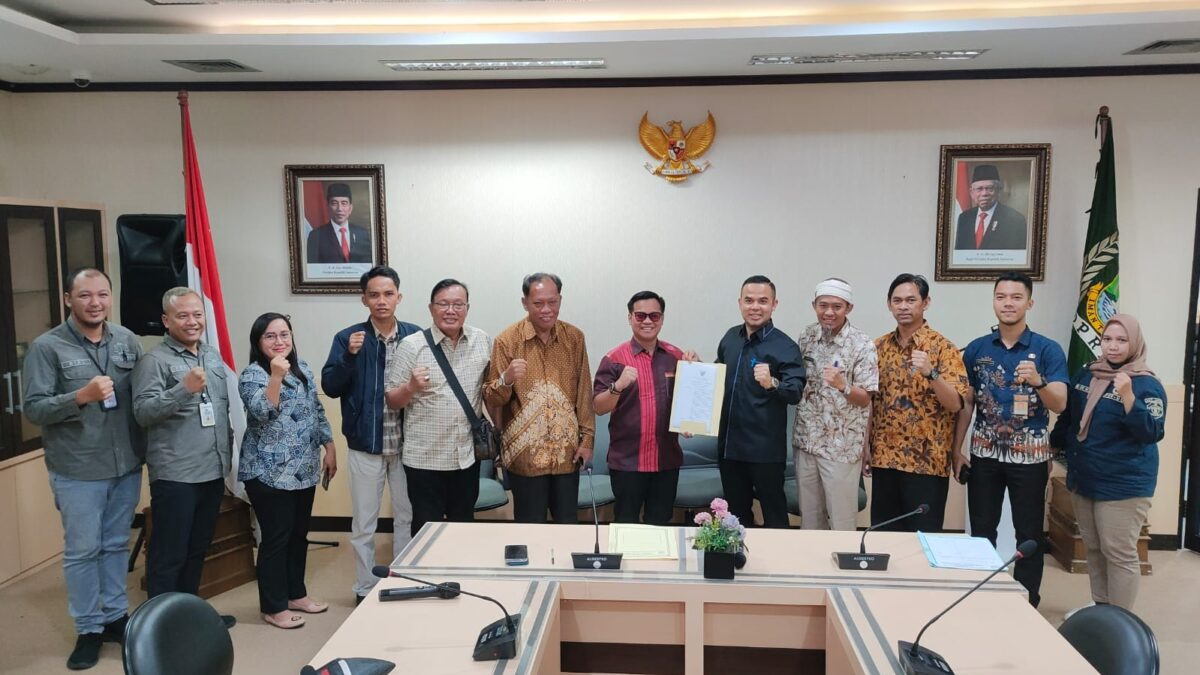 Pansus Pendidikan Pancasila dan Wawasan Kebangsaan DPRD Kaltim saat berkunjung ke DPRD Banten (foto: by Humas)