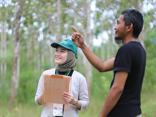 Ilustrasi petugas sensus pertanian di lapangan (Foto: Google)