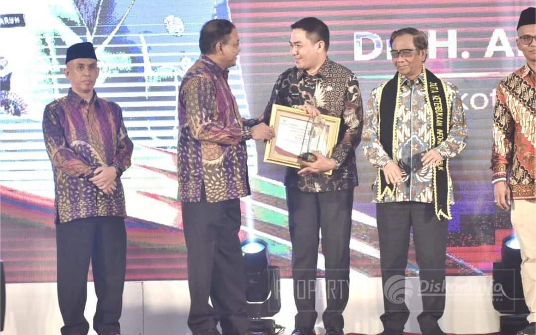 Wali Kota Samarinda Andi Harun Raih Penghargaan Nasional Keterbukaan Informasi Publik. (Foto : Diskominfo Samarinda)