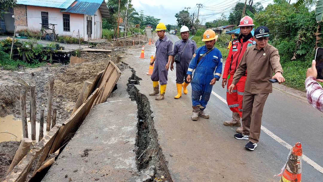 Wakil Ketua DPRD Kaltim, Muhammad Samsun saat melakukan uji petik bersama Pansus LKPJ Gubernur Kaltim tahun 2022 (foto: istimewa)