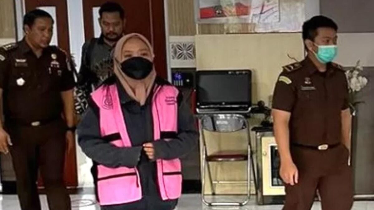 ETW setelah diamankan Jaksa Penyidik Tindak Pidana Khusus Kejari Samarinda (Foto: Klausa.co)