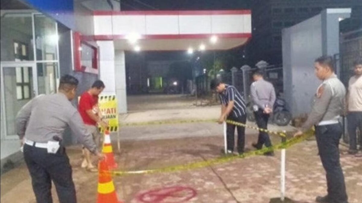 Suasana olah TKP balita terlindas mobil di parkiran RSUD Atma Husada Mahakam (foto: istimewa)