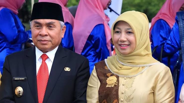 Gubernur Kaltim, Isran Noor (kiri) bersama Norbaiti Isran Noor (kanan) (foto: Istimewa)