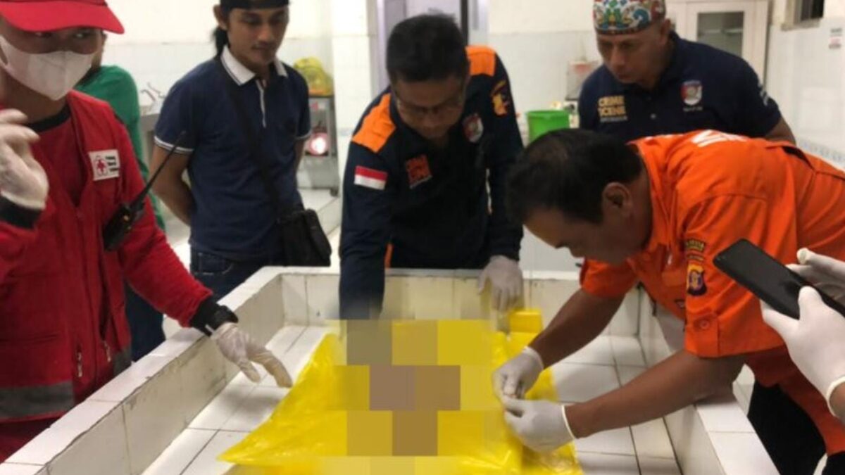 Jasad bayi laki-laki yang ditemukan di jalan AW Syahranie (foto: Istimewa)