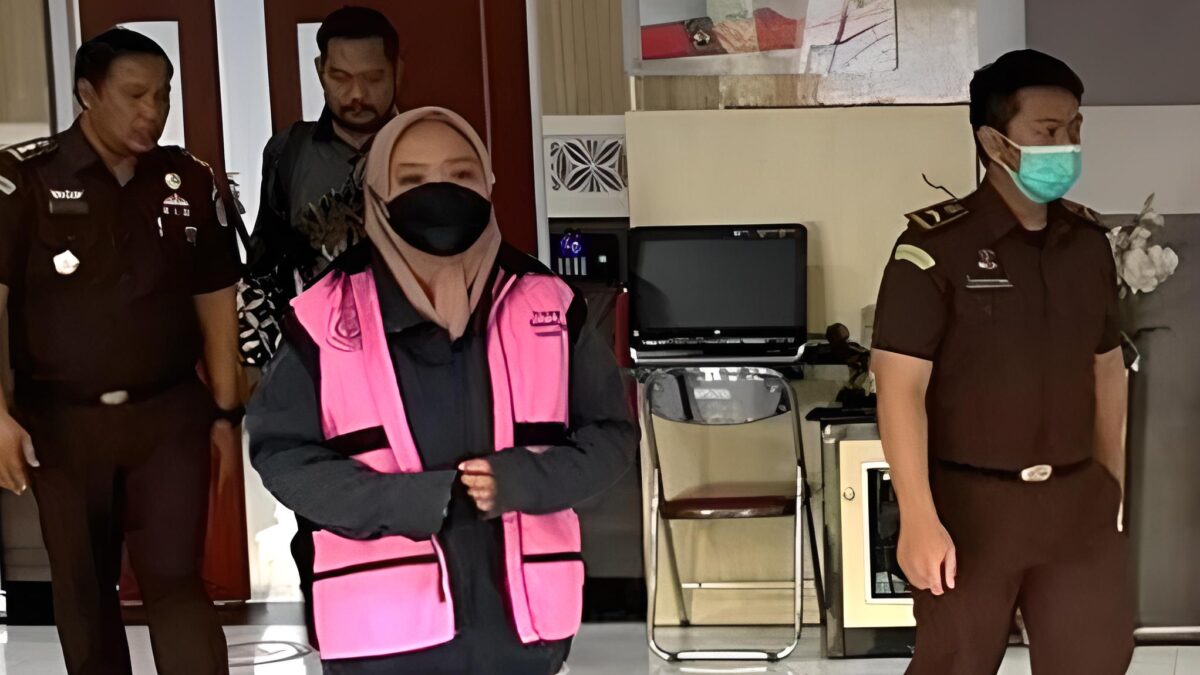 ETW setelah diamankan Jaksa Penyidik Tindak Pidana Khusus Kejari Samarinda (Foto: Klausa.co)