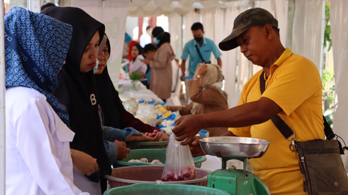 Gerakan Pasar Murah yang diadakan Dinas PTPH (Foto: Apr/Klausa)