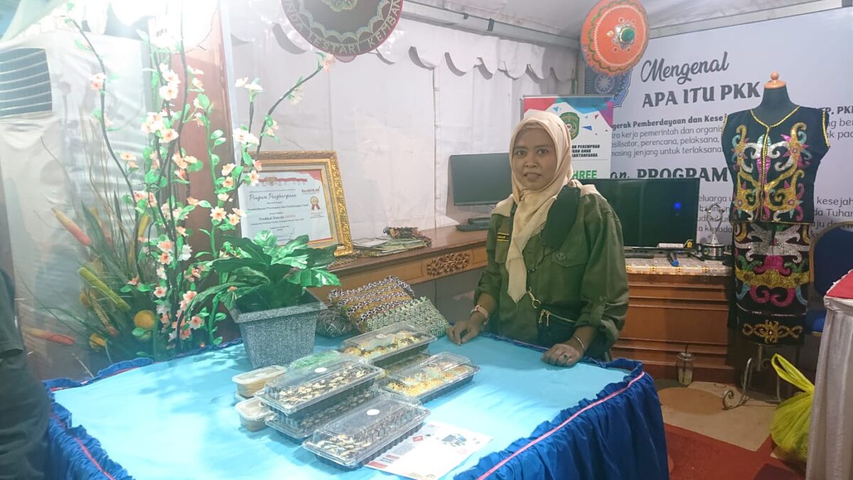 DP3A Kukar memamerkan produk binaan mereka di expo HKG-PKK (foto: Istimewa)