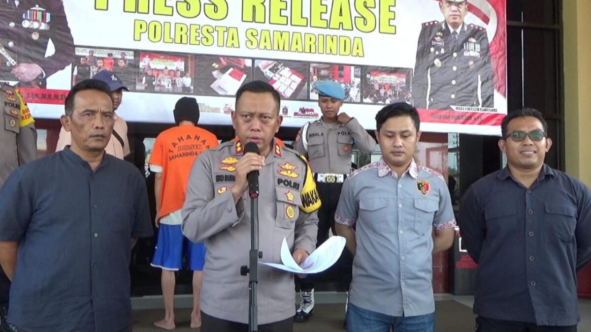 Suasana pers rilis ungkapan kasus peredaran narkoba di Halaman Polresta Samarinda Jum'at (28/7/2023). (Foto: Klausa)