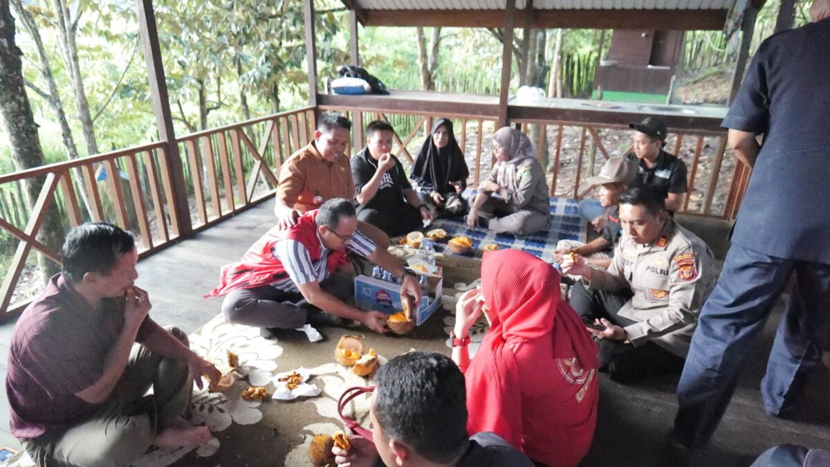 Wakil Bupati Kukar, Rendi Solihin saat mengunjungi Desa Wisata Benua Lai (Foto: Istimewa)