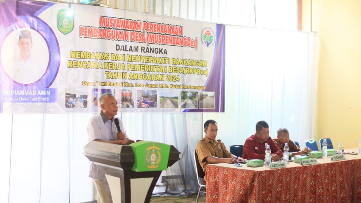 Wakil Ketua DPRD Kaltim, Muhammad Samsun saat menghadiri Musrenbangdes di Desa Tani Bhakti (Foto: Istimewa)