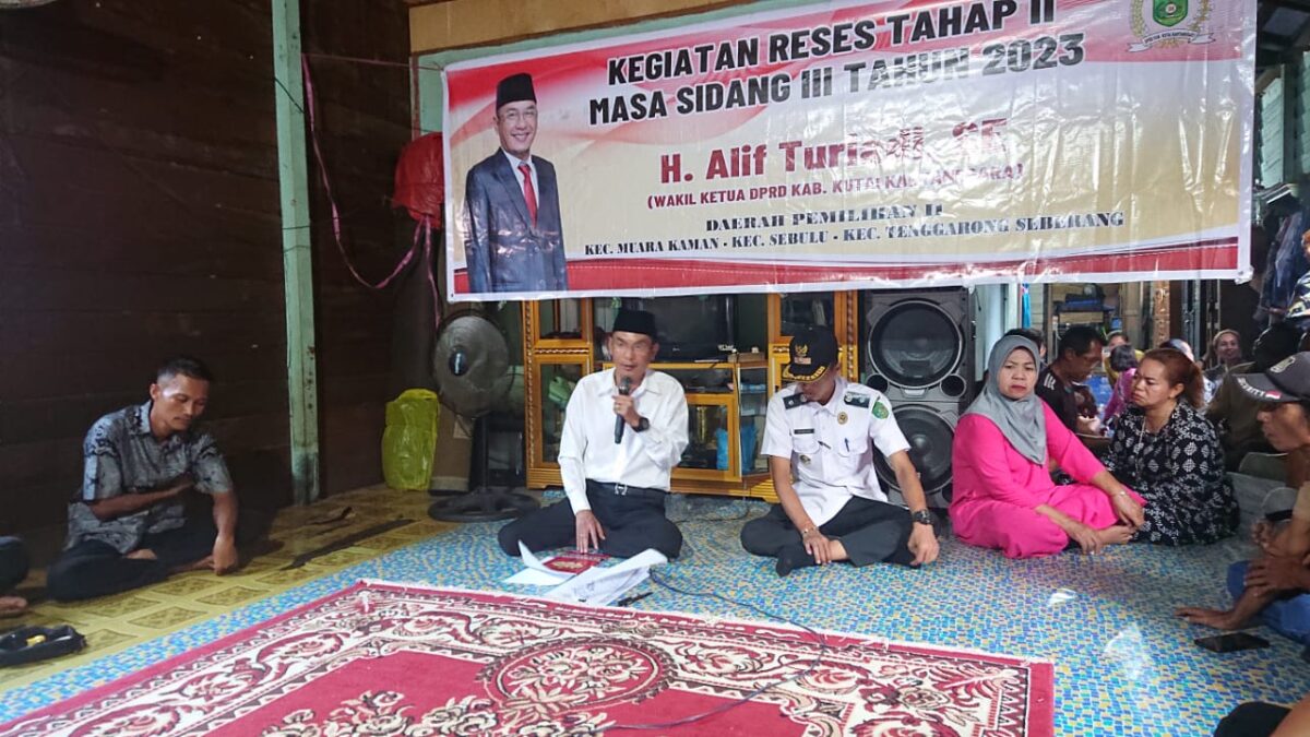 Suasana reses yang di adakan Wakil Ketua DPRD Kukar, Alif Turiadi di desa Muara Kaman Ulu (Foto: Istimewa)