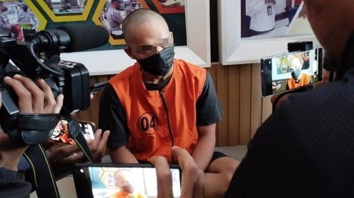 Pelaku berinisial SSA ketika dihadirkan dalam konferensi pers (Foto: Istimewa)