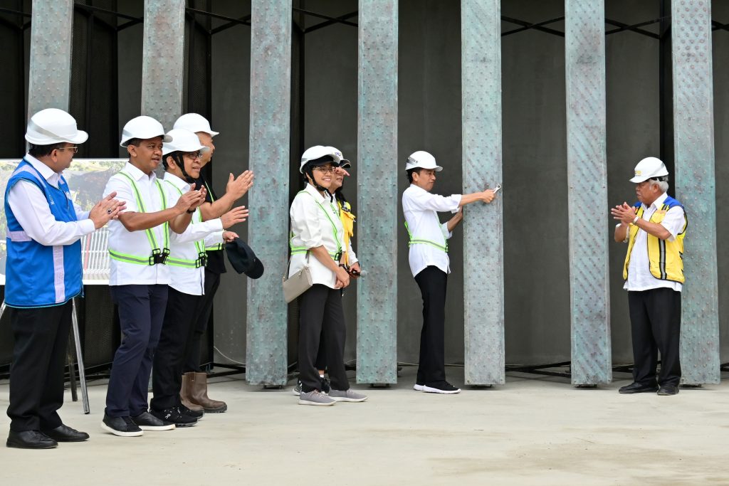 Proses peletakan bilah Garuda pertama oleh Presiden RI, Joko Widodo (Foto: Istimewa)