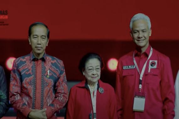 Ketua Umum PDI Perjuangan Megawati Soekarnoputri, Presiden Jokowi dan calon Presiden Ganjar Pranowo di Rakernas PDIP. (Foto: dok PDIP)