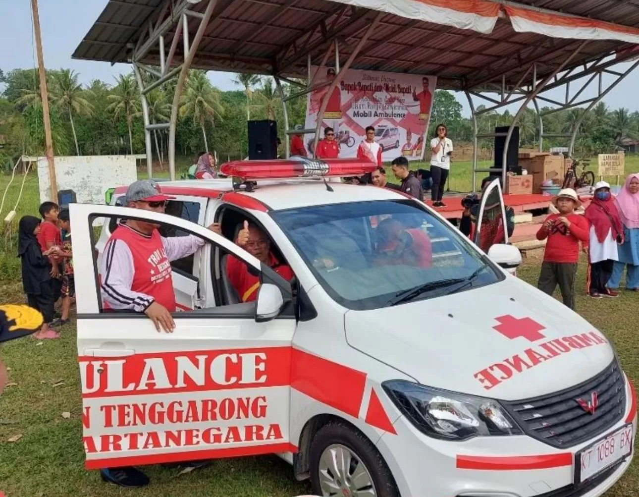 Penyerahan bantuan Ambulans kepada 5 desa/kelurahan di Kutai Kartanegara (Foto: Istimewa)